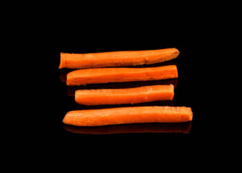 zanahoria-envasada-al-vacio-en-baston-y-pelada